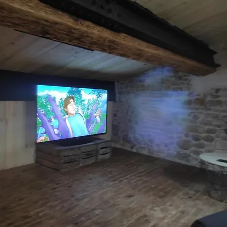 Holiday home Agreable Maison Vigneronne Claira
